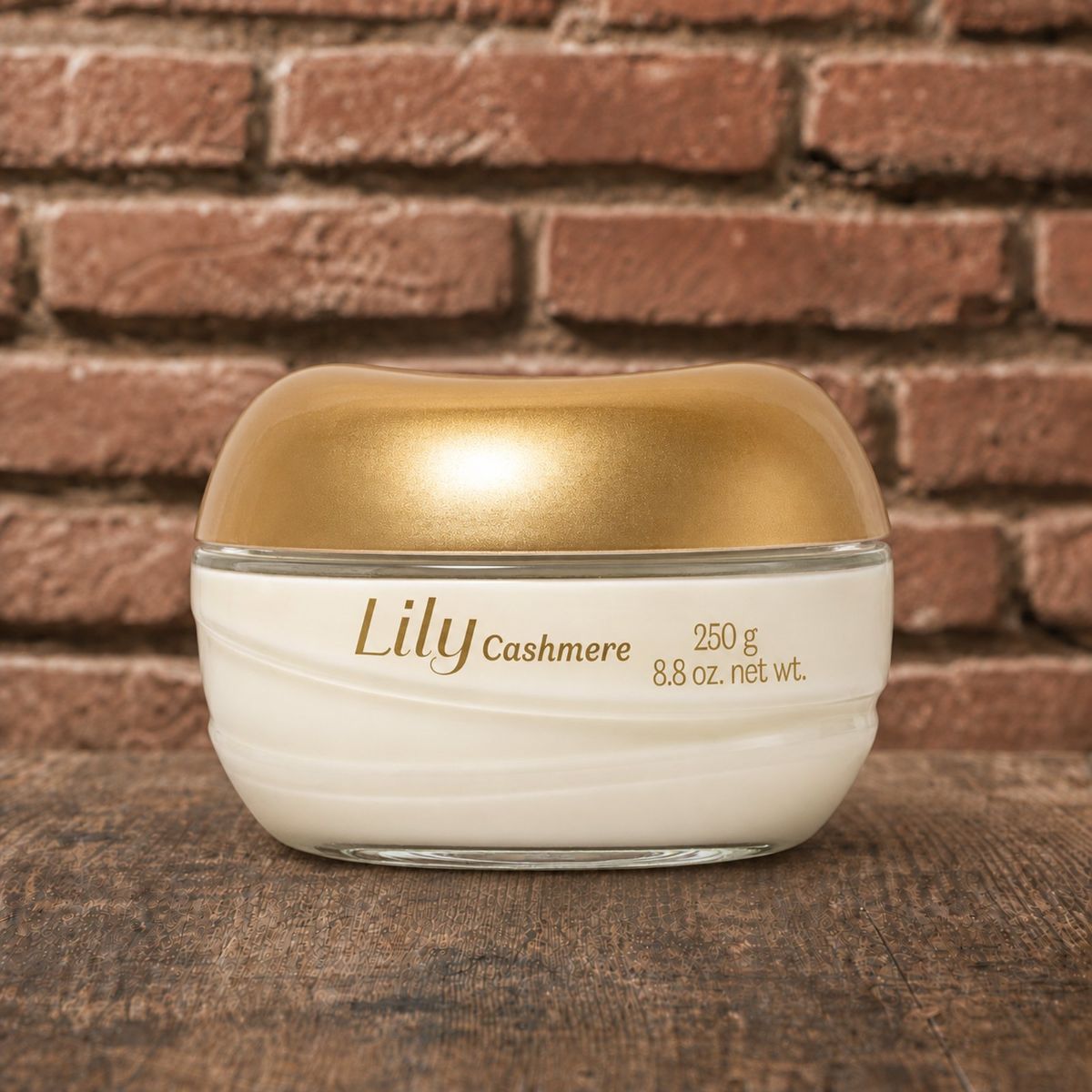 Feuchtigkeitscreme "Lily Cashmere" mit seidigem Finish, 250 g