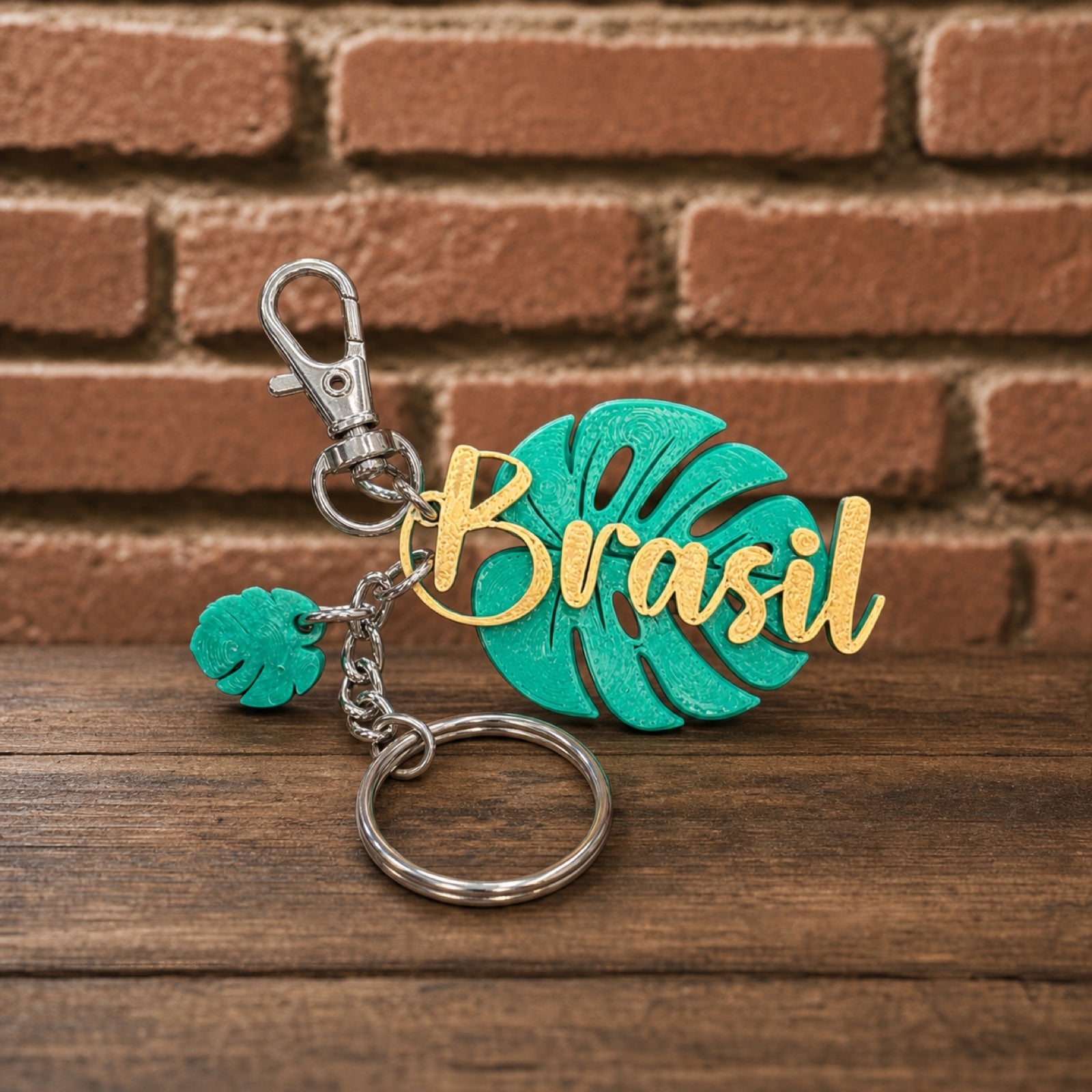 NORDIKA FORM Chaveiro Brasil c/ Folha Monstera